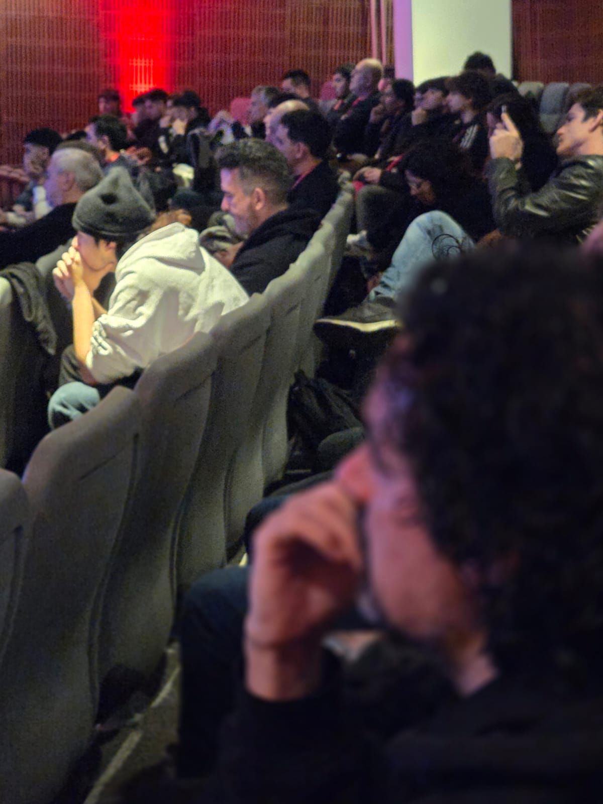 Sala llena durante una de las charlas técnicas del Summit